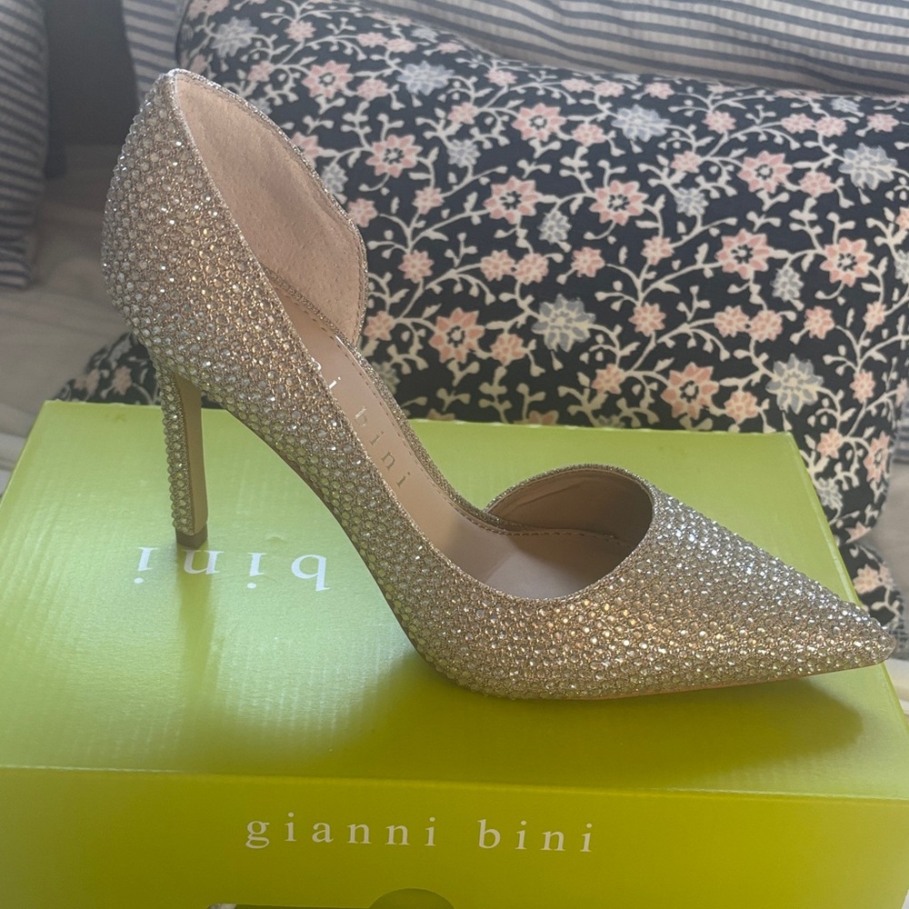 Gianni Bini Sparkling Women's Heels. NEVER BEEN WORN